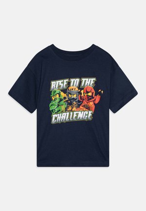 - T-shirt z nadrukiem