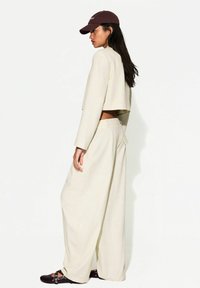 Thumbnail Image 3
