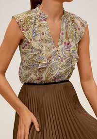 Ärmellose Bluse aus transparenter Stoff mit floralem Paisley-Muster in Gelb, Lila und Pink, mit Rüschenschultern und Knöpfen am Hals.