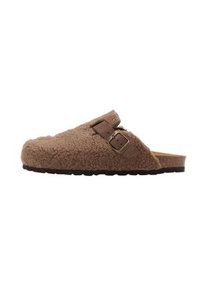 Ruske shearling-linjaiset tukkilautat, joissa on korkkipohja, yksi säädettävä hihna ja kuvioitu kumipohja pitävyyttä varten.
