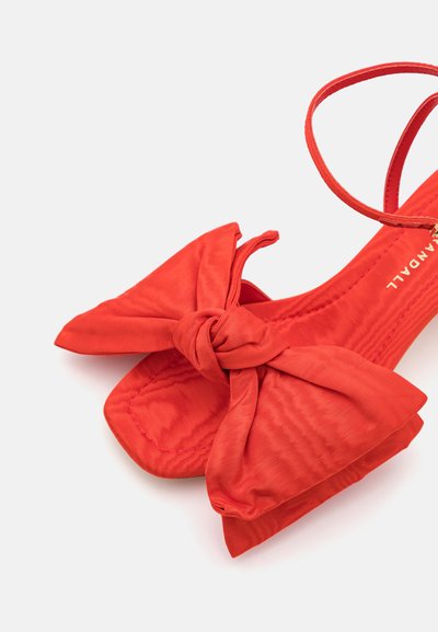 Loeffler Randall CARMEN BOW - Sandaalit nilkkaremmillä - red