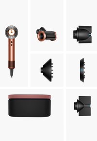 Asciugacapelli in rame e nero con una manopola di controllo rotonda. Include vari accessori, una base rettangolare e un ugello testurizzato.