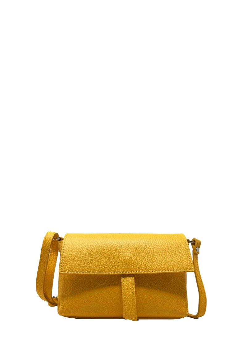 Borsa a tracolla gialla in pelle con finitura texture, forma rettangolare, chiusura a pattina e tracolla staccabile. Design compatto e strutturato.