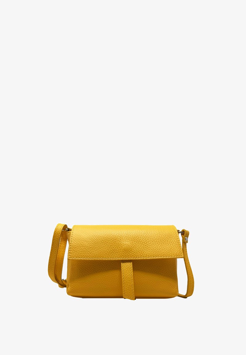 Borsa a tracolla gialla in pelle con finitura texture, forma rettangolare, chiusura a pattina e tracolla staccabile. Design compatto e strutturato.