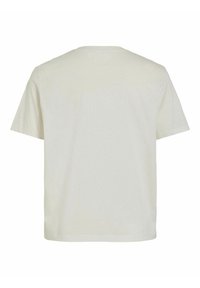Camiseta de manga corta en algodón blanco roto, con cuello redondo y un corte relajado. Textura suave sin patrones o acentos prominentes.