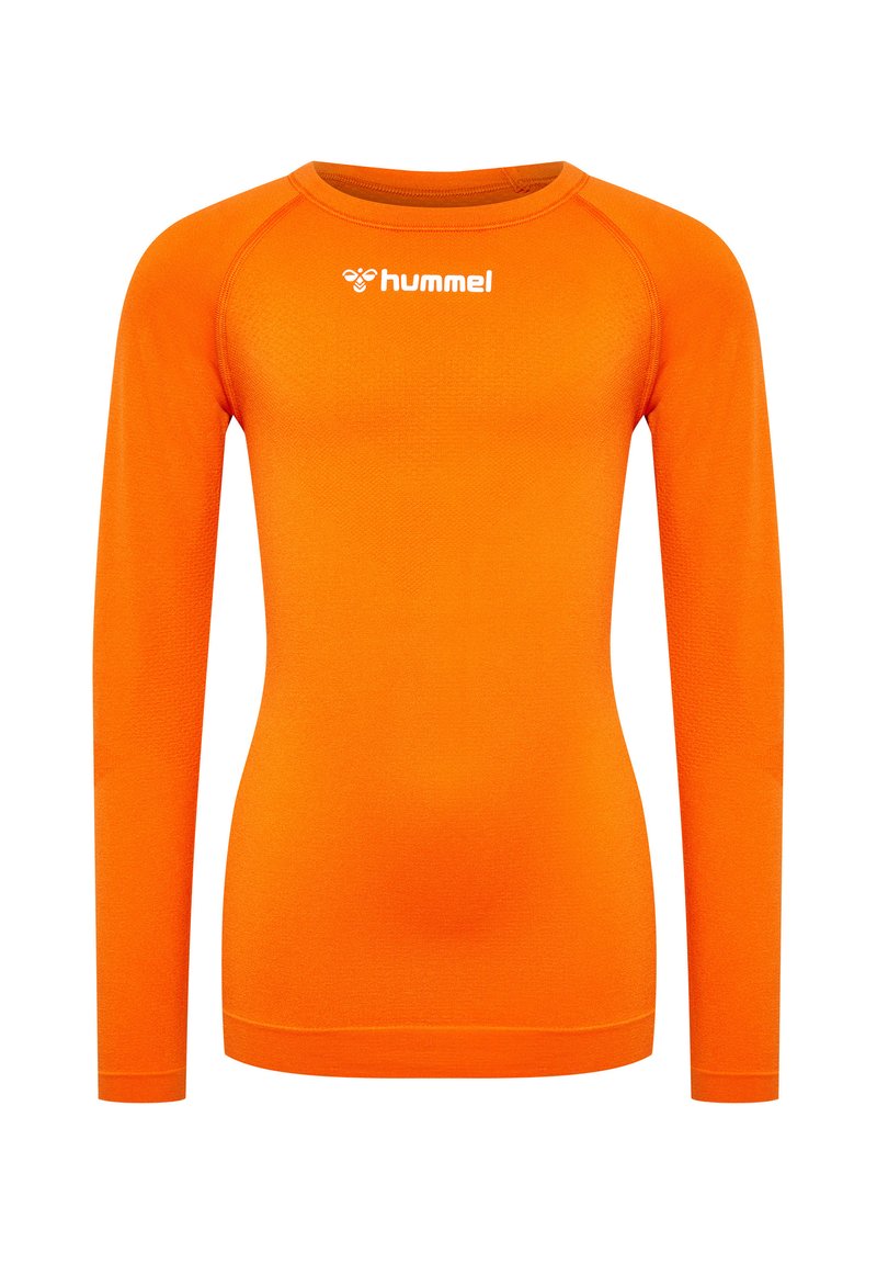 Langärmliges Sportoberteil in leuchtendem Orange. Hergestellt aus strukturiertem Stoff mit Rundhalsausschnitt und kleinem weißem Logo auf der Brust.