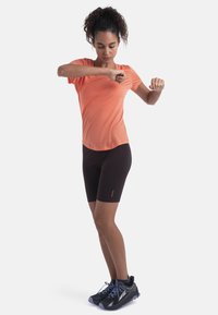 icebreaker WOMEN SPHERE SCOOP TEE - T-shirt - bas - MEDIUM PINK