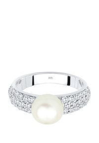 Silberring mit strukturierter Band, besetzt mit klaren Edelsteinen, und einem auffälligen runden weißen Perle in der Mitte. Mit der Markierung 925 für Sterlingsilber.