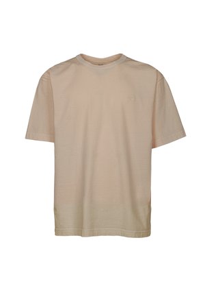 T-paita lyhyillä hihoilla, pyöreällä kauluksella kevyessä beige puuvillassa, jossa on hienovarainen gradienttiefekti ja pieni brodeerattu logo vasemmassa rinnassa.