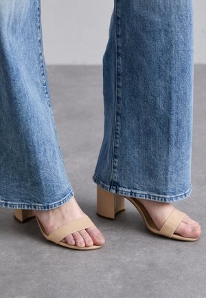 Højhælede sandaletter / Højhælede sandaler - nude