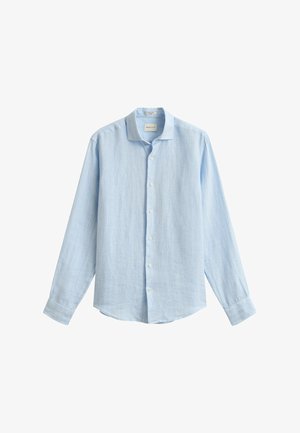 Camicia azzurra chiaro a maniche lunghe con bottoni e sottili righe verticali, con colletto classico, esposta su uno sfondo bianco.