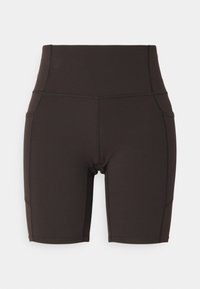 Hohe, dunkelbraune Kompressionsshorts aus glattem Stoff, mit flachen Nähten und Seitentaschen für zusätzlichen Nutzen.