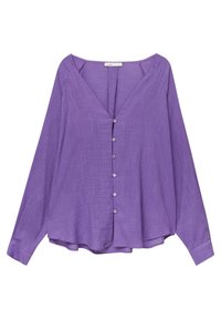 Blusa de lino morada con escote en V, mangas largas y botonadura en la parte delantera. Presenta un corte holgado y un dobladillo ligeramente curvado.