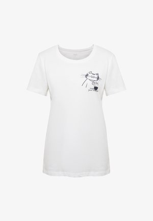 White cotton T-shirt with short sleeves, featuring a black cat illustration holding a drink and the text "chase your dreams."