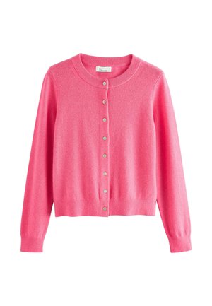 Cardigan rose en tissu doux avec un col rond, des manches longues et une fermeture à boutons sur le devant.