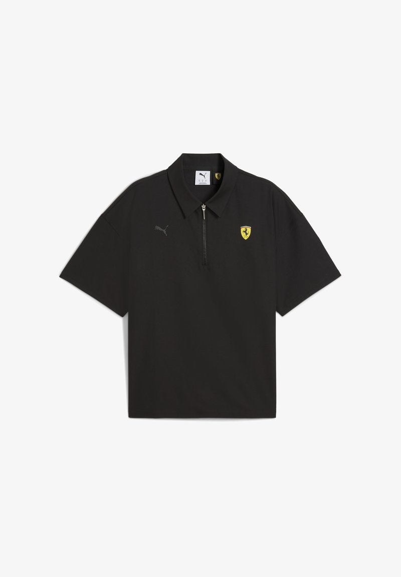 Fekete, rövid ujjú polo póló, cipzáras nyakkal, sárga Ferrari logóval és szürke Puma logóval a mellrészen.