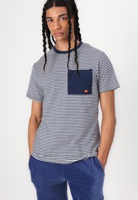 Ellesse HIRST TEE - Marškinėliai su spaudiniu - navy