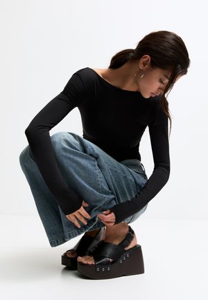 High heeled sandals - black