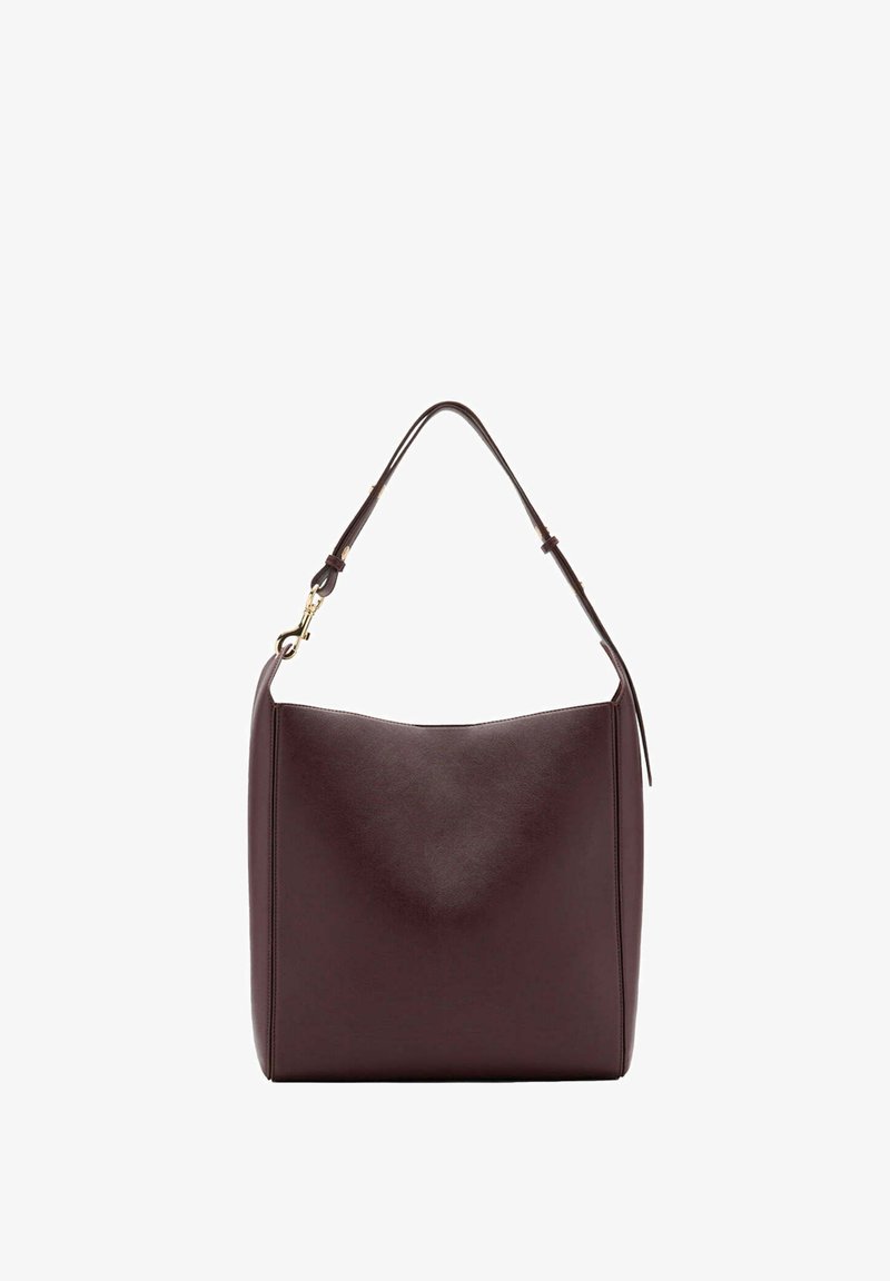 Sac à main en cuir brun foncé avec une finition lisse, une bandoulière ajustable et un fermoir doré sur fond blanc.