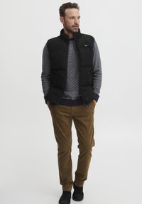 FQ1924 FQHugo - Liivi - black beauty