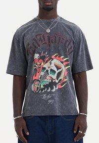 Ed Hardy - SKULL OUT OF HELL  - Print T-shirt - charcoal Thumbnail Image 1