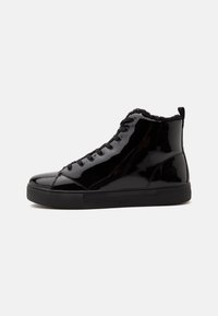 Επιλέχθηκε, black