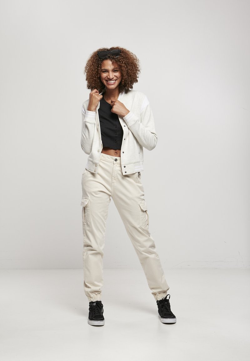 Damen Leichte Jacken | Urban Classics LADIES INSET COLLEGE JACKET Sweatjacke lightgrey/white/hellgrau - QA62958 Damen Leichte Jacken | Urban Classics LADIES INSET COLLEGE JACKET Sweatjacke lightgrey/white/hellgrau - QA62958