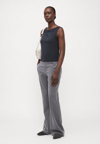 Gina Tricot Tall RELAXED TROUSERS - Stoffhose - grey melange