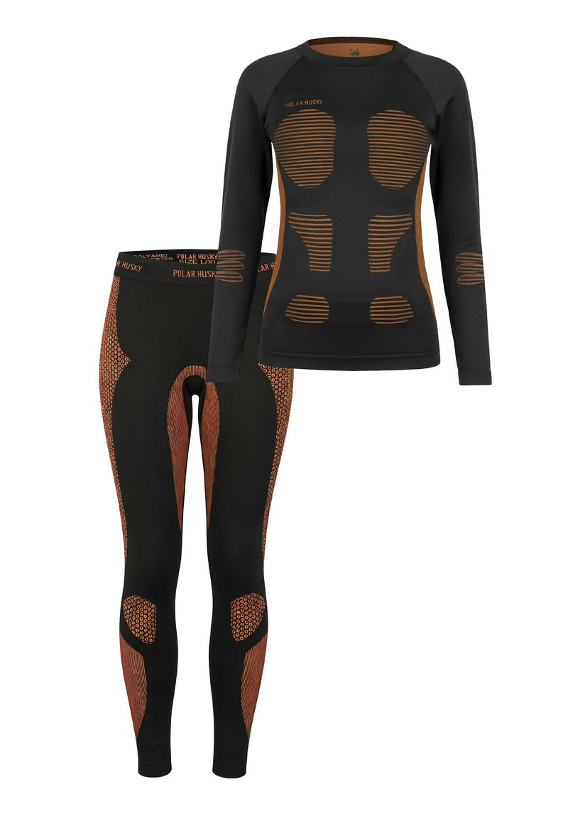 Schwarzes Thermooberteil und Leggings mit orangefarbenen Akzenten. Das Oberteil weist gestreifte und strukturierte Muster auf; die Leggings haben ähnliche Details an den Knien.