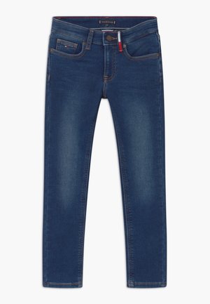 Mørkeblå slim-fit jeans med falmede forreste lår, forlommer, bæltestropper og en knaplukning med subtil rød, hvid og blå kant.