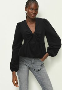 Next TWIST FRONT - REGULAR FIT - Pikkade varrukatega topp - black