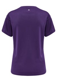 Paarse sport t-shirt met korte mouwen gemaakt van gladde stof, met een eenvoudig ontwerp, een ronde halslijn en een klein logo op de achterkant.