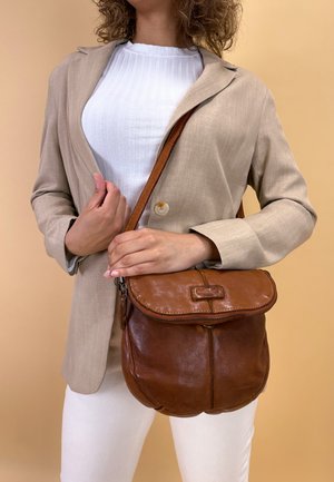 Gusti Leder ISELIN - Cross body bag - cognac