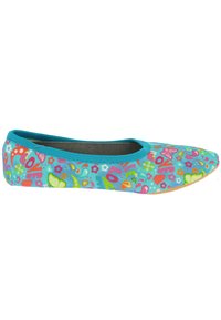 Ballet flats met een turquoise stoffen bovenwerk met een kleurrijke bloemen- en patronenprint, en een zachte grijze voering. Flexibele zool.