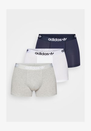 Drei Herren-Boxershorts in Grau, Marineblau und Weiß. Jede Shorts verfügt über einen bequemen elastischen Bund mit dem Adidas-Logo.