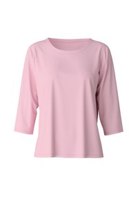 Lichtroze shirt met ¾ mouwen, gemaakt van zacht, glad weefsel, met een ronde halslijn en een ontspannen pasvorm. Heeft geen patronen of accenten.