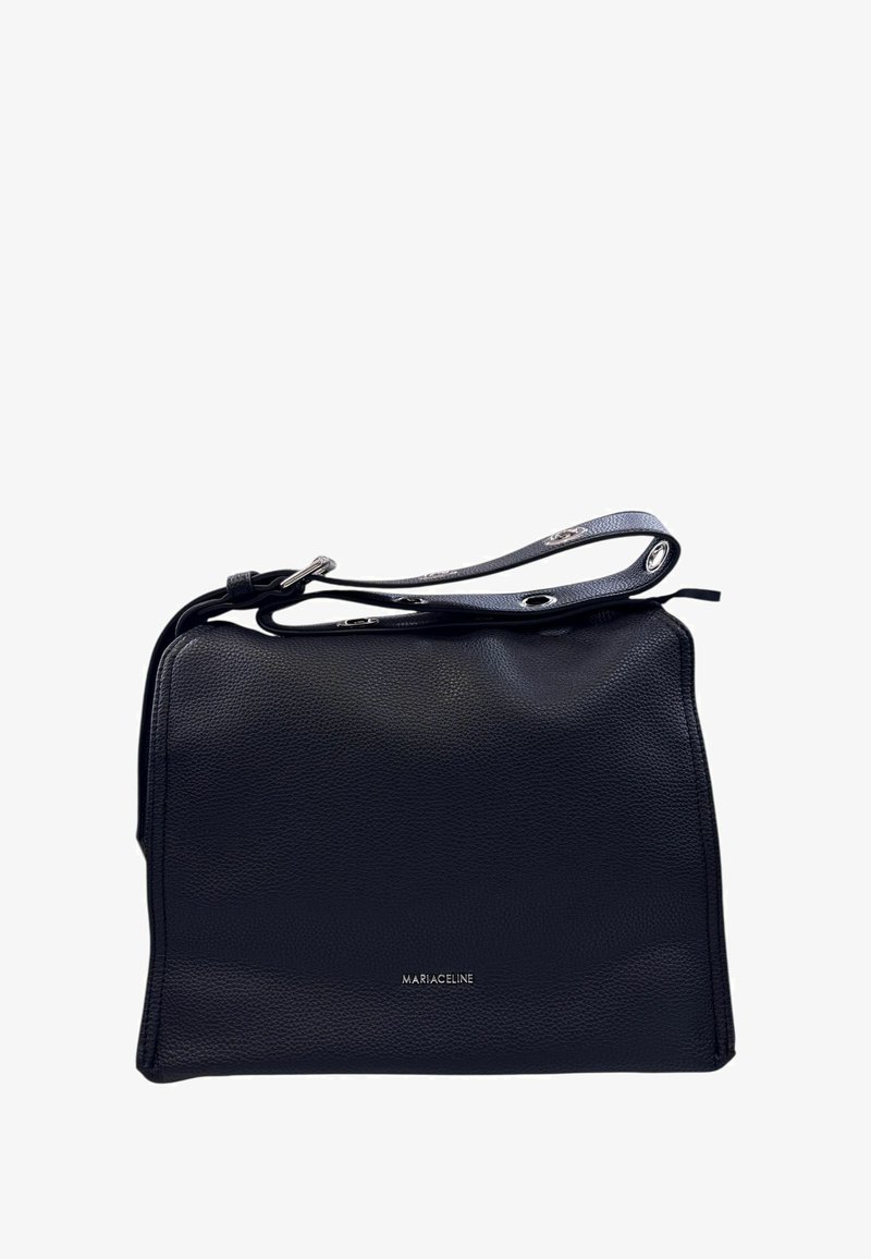 Borsa a tracolla in pelle nera con superficie strutturata, forma rettangolare e manico. Presenta un'accento in argento con logo sul davanti.