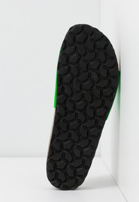Tamaris SLIDES - Slippers - neon green