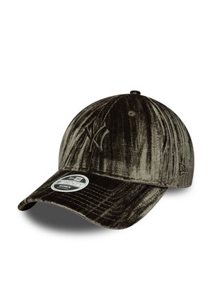 Casquette de baseball New York Yankees en velours noir avec visière incurvée et bande réglable, modèle 9TWENTY pour femmes.