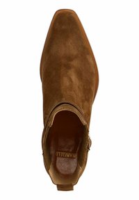 Scarpa in camoscio marrone con punta a punta, dotata di chiusura a zip laterale e sottopiede in pelle liscia. Nessun motivo o dettaglio visibile.