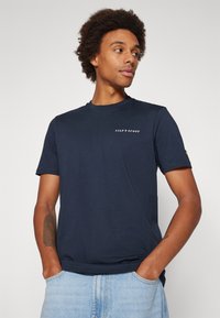 Lyle & Scott Základné tričko - dark navy