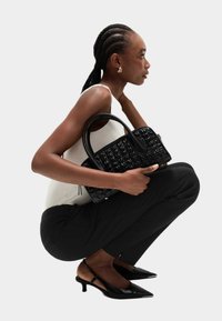 Marks & Spencer SLIM FIT ANKLE GRAZER - Stoffhose - black