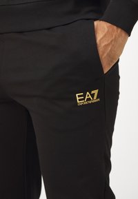 EA7 Emporio Armani TRAIN CORE ID TRACK SUIT HOODIE - Treniņtērps - black