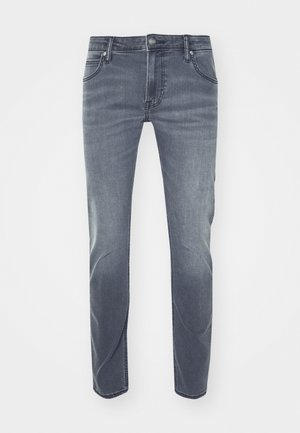 Mørkeblå denimjeans med lige ben, subtil falming, bæltesløjfer, forlommer og et lille logo på livet.