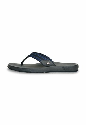 Infradito nero con suola texturizzata e cinturino in tessuto a righe nere e blu con un piccolo logo rettangolare.