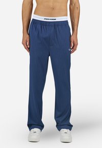 Blauwe broek met streepjes en een elastische tailleband met een wit logo. Gemaakt van zachte stof en op maat gemaakt voor een relaxte pasvorm.