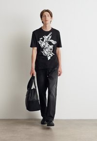 HUGO DIAKROMIO - T-shirt med print - black