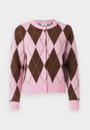 Cardigan z argyle vzorom v rožnatej a hnedé farbe, s okrúhlým výstrihom, zapínaním na gombíky a rebrovaným lemovaním a manžetami. Mäkká textúra.