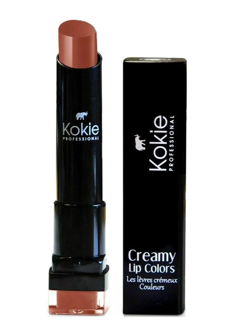 Kokie Professional Creamy Lip Color i ett bulletsformat med en rundad topp. Svart tub med genomskinlig botten, silvertext och brun läppstiftsskugga.