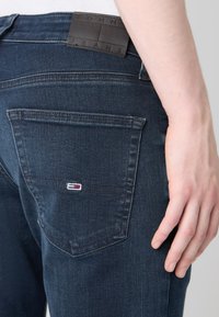 Tommy Jeans SCANTON SLIM - Slim fit jeans - denim dark